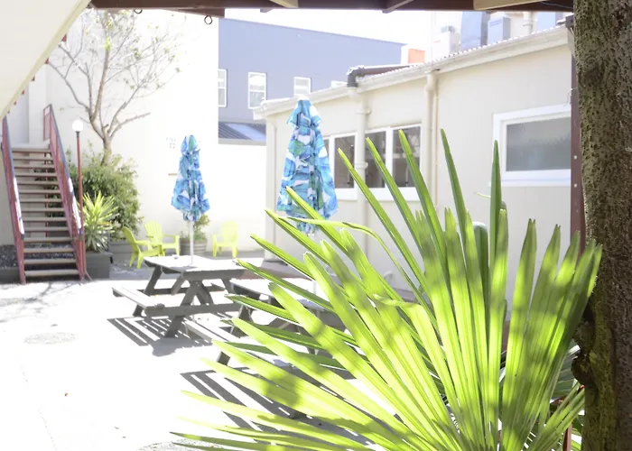 Bridge BackpackersHostel